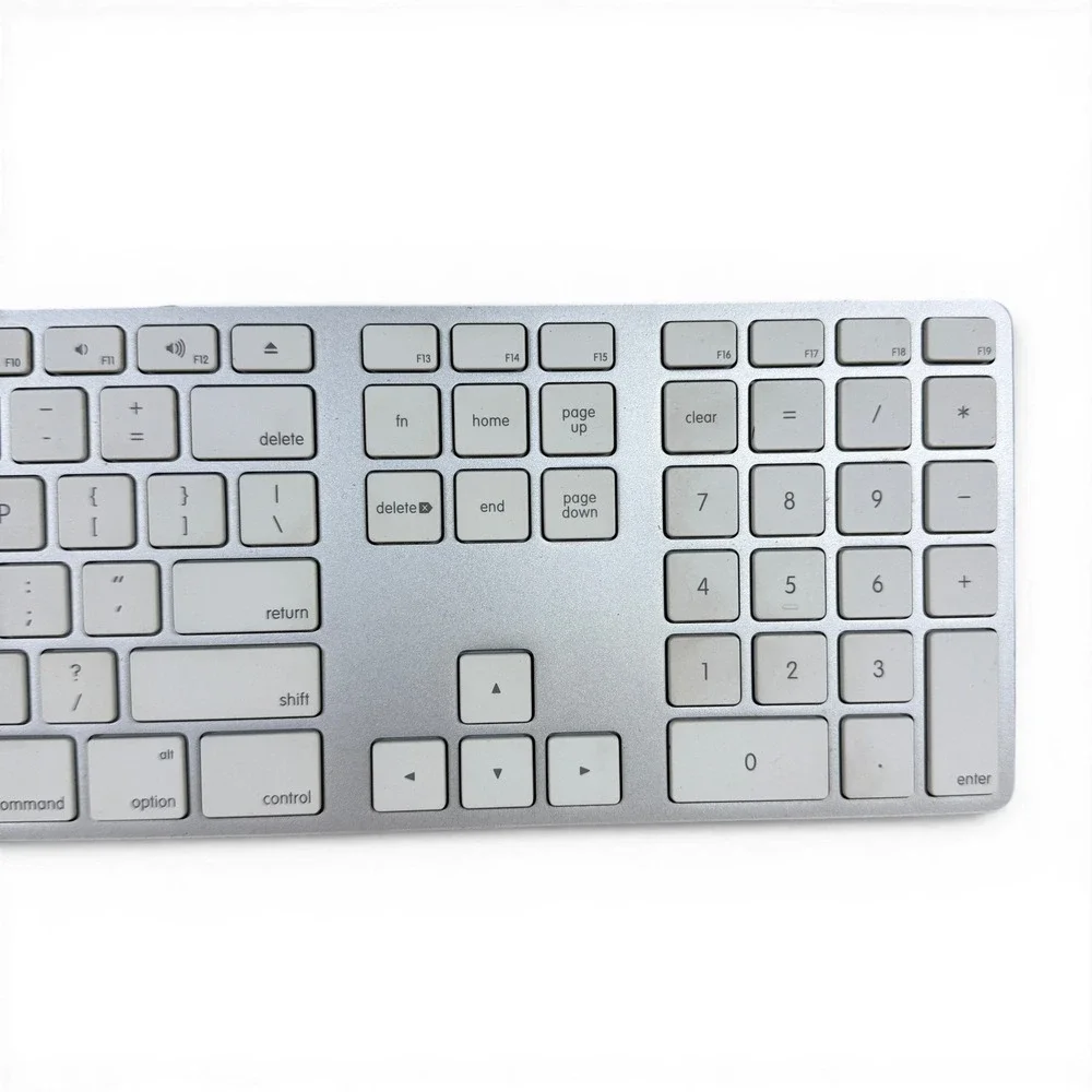 Apple Wired Keyboard with Numeric‎ Keypad A1243 Silver White Aluminum MB110LL/B